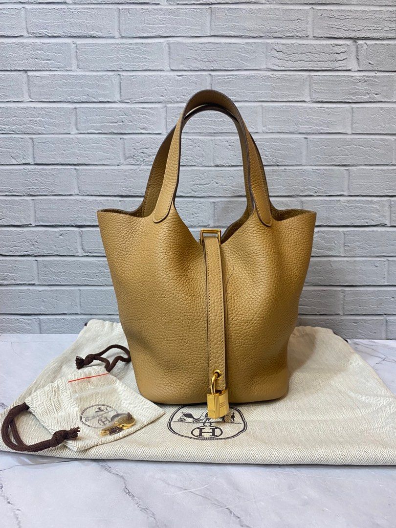 HERMES pico18 caramel clemence #Z GHW Size 18 x 19 x 4,5 cm Dustbag, key  padlock @52,5