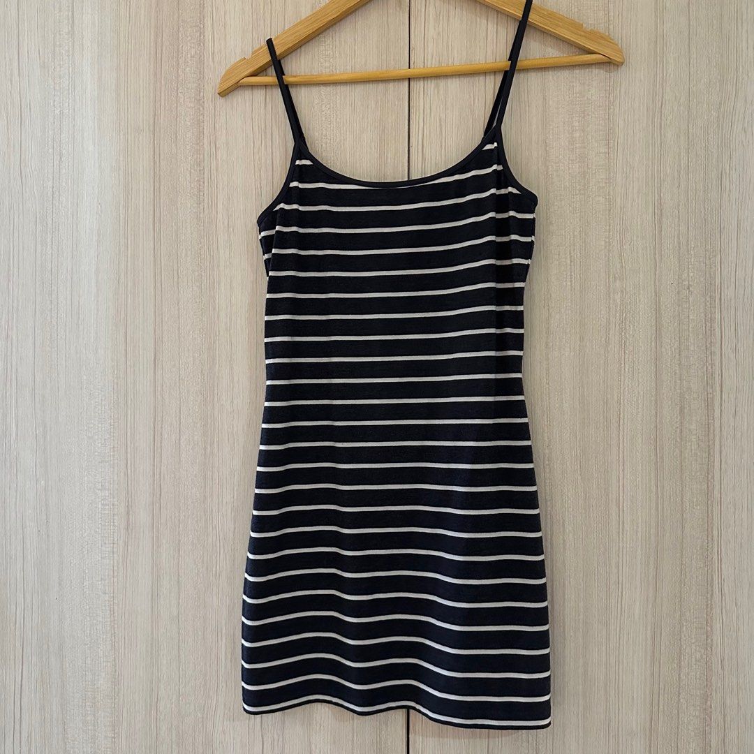 H&M Divided Bodycon Dress (Category: Dresses) located in Marikina City. Submitted by marjpc (Listing ID 1333412605, Image 1). Description: H&M Divided Bodycon Dress P190 Authentic Small on tag Stretchable Length 30” strap to hem, adjustable straps First to pay basis. No reservations. BPI or GCash Shipping fee care of buyer thru J&T Express Or Any same day courier care of buyer. Buyer will book.😊 📍Marikina.