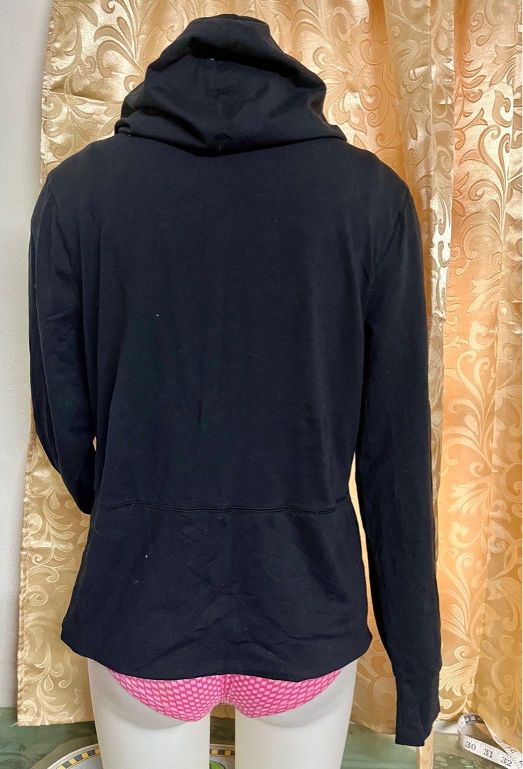 hoodie sports jacket (Category: Coats, Jackets and Outerwear) located in Baguio. Submitted by mhel_08 (Listing ID 1333460615, Image 2). Description: 🔥from bale 🔥mabango 🔥like new 🔥madami pong available 🔥pwede shipping basta payment first para sure buyer at iwas scam 🔥j&t courier.