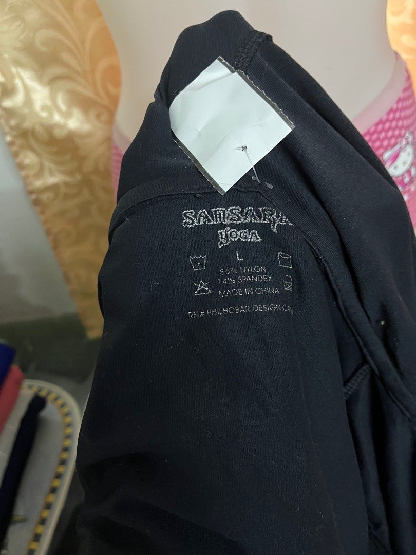hoodie sports jacket (Category: Coats, Jackets and Outerwear) located in Baguio. Submitted by mhel_08 (Listing ID 1333460615, Image 3). Description: 🔥from bale 🔥mabango 🔥like new 🔥madami pong available 🔥pwede shipping basta payment first para sure buyer at iwas scam 🔥j&t courier.