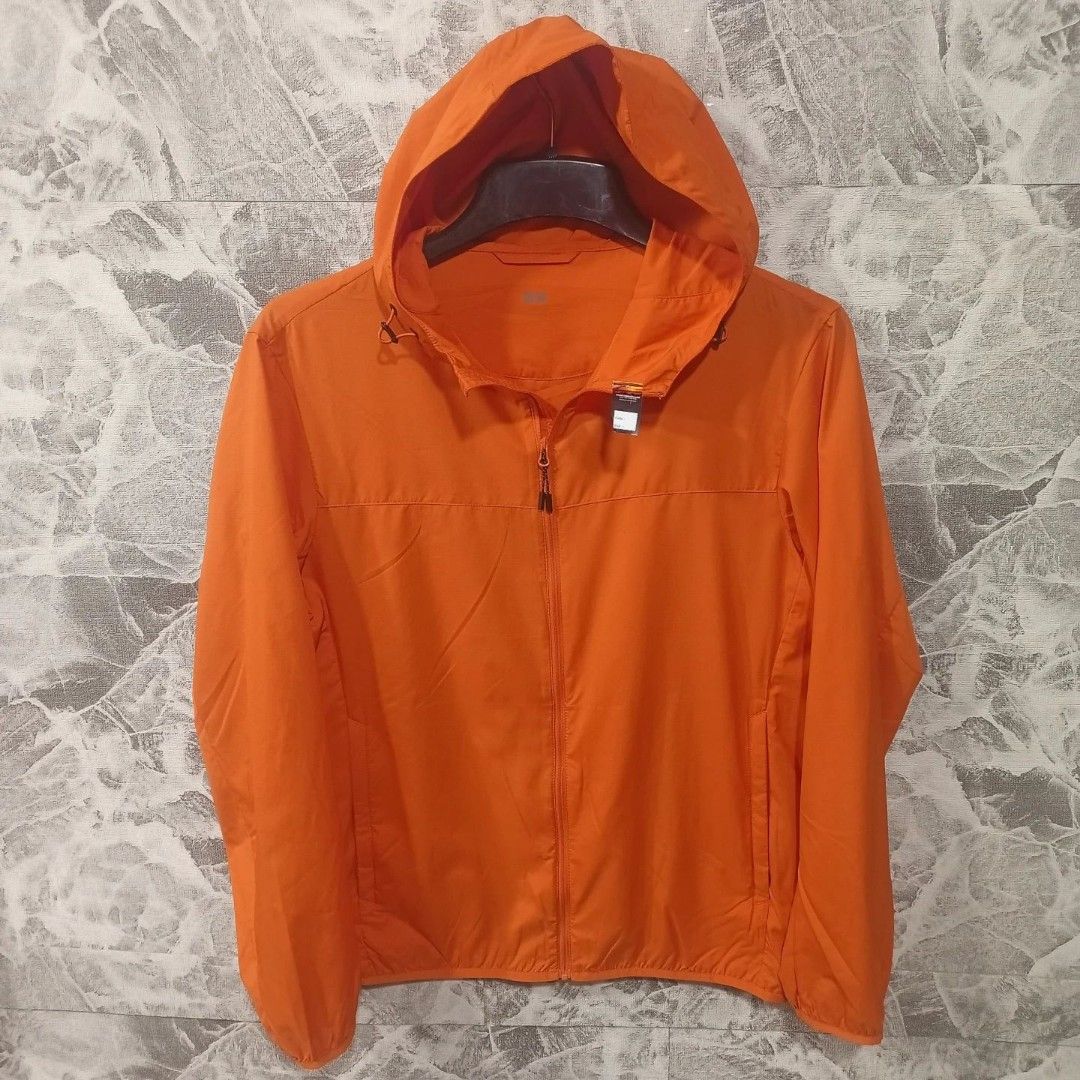 jaket UNIQLO ultralight running olahraga sz L orange polos original murah Fesyen Pria Pakaian Baju Luaran di Carousell