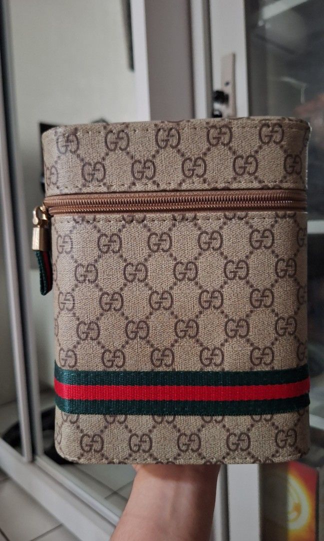 Makeup Bag/Kit - Class A (Category: Luxury Bags & Wallets) located in Manila. Submitted by tinypluto (Listing ID 1333373339, Image 2). Description: Given to me as a gift with dust jacket but never used! Payment first via Gcash or BPI before shipping out. Shipping via Grab, Lalamove, JnT only; SF to be shouldered by buyer. :).