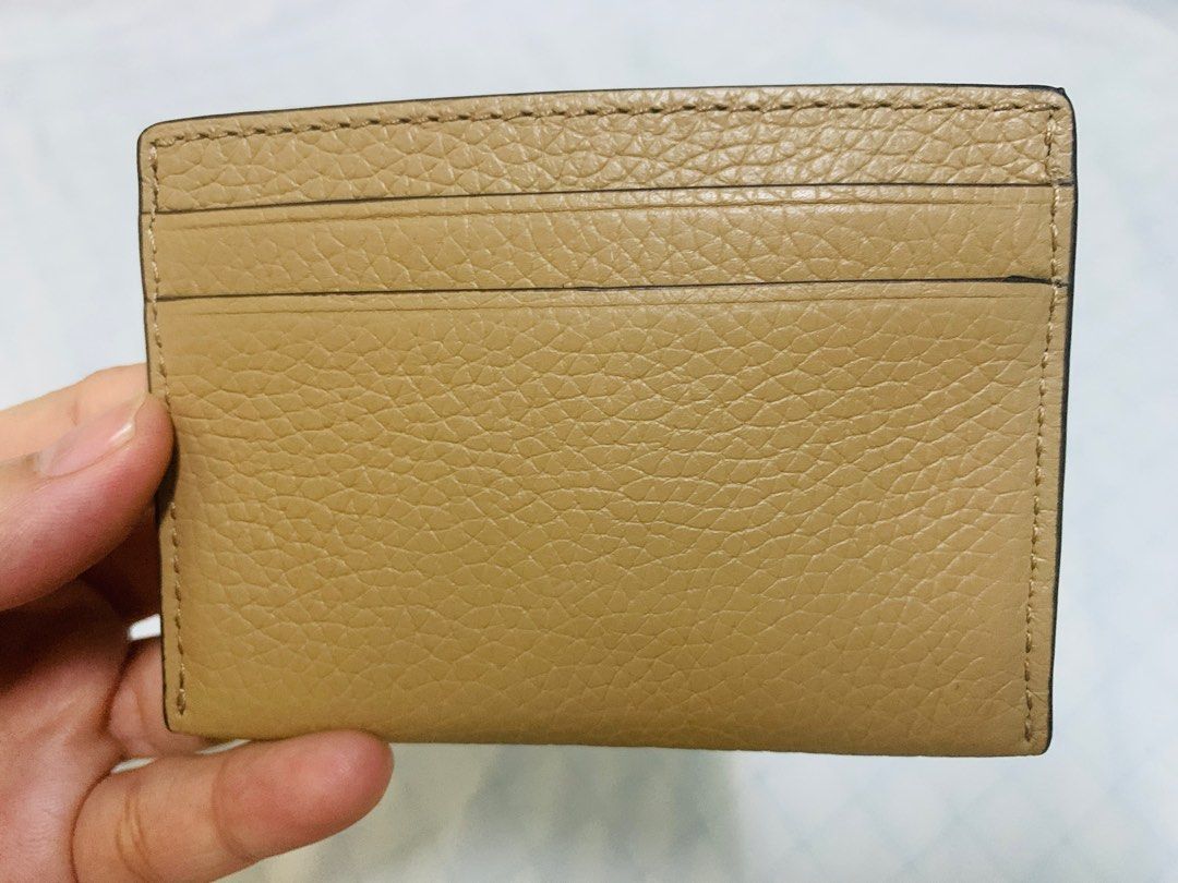 Michael Kors (Category: Luxury Bags & Wallets) located in Rodriguez. Submitted by lovekotommm (Listing ID 1333368777, Image 3). Description: MK REED CARD HOLDER ORIGINAL BRANDNE Last price Before 1500 .