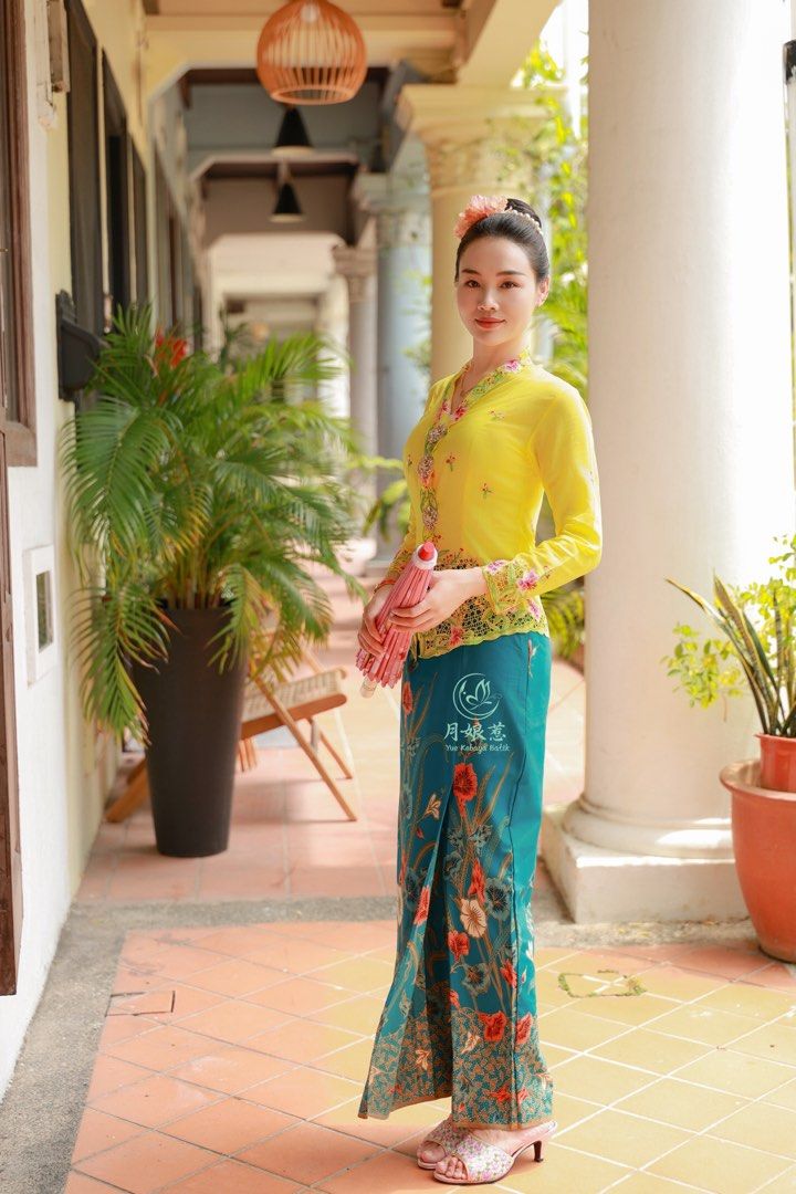 modern peranakan dress Baba and Nyonya: Modern Peranakan Wedding Inspiration