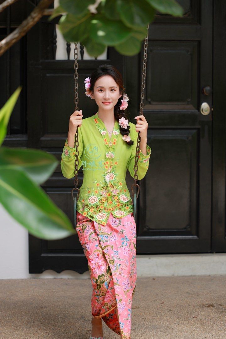 modern peranakan dress Nyonya Kebaya