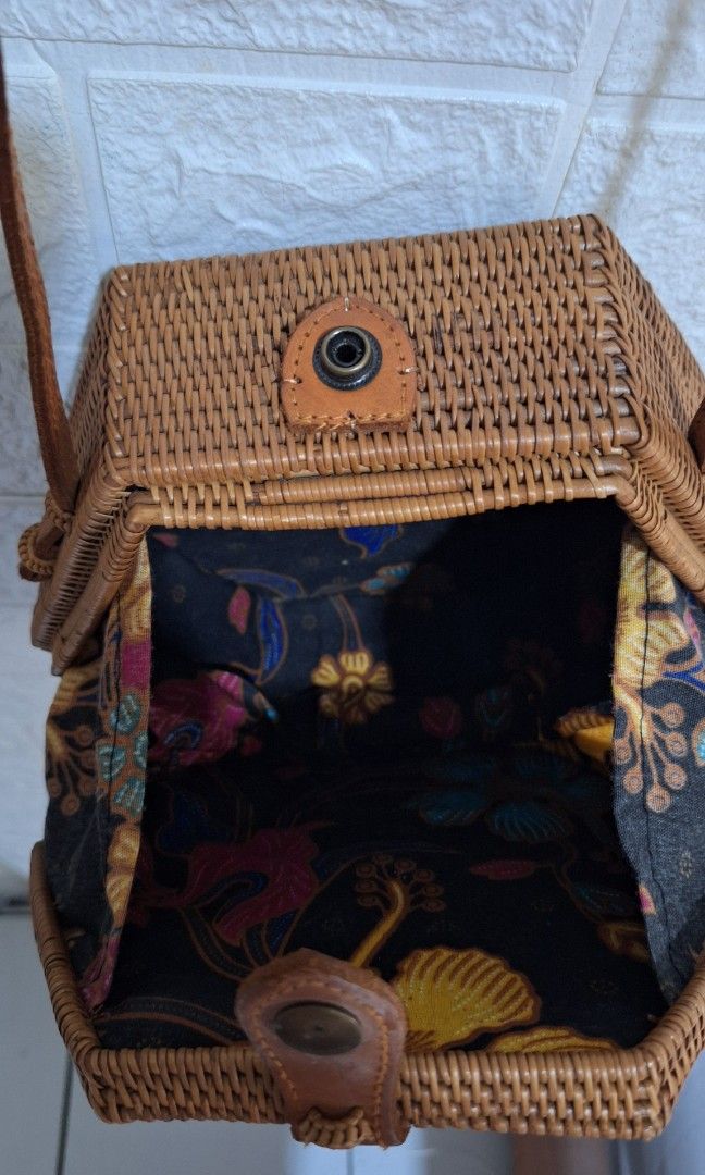 Rattan native sling bag (Category: Beach Bags) located in Manila. Submitted by tinypluto (Listing ID 1333382937, Image 3). Description: Decluttering to make space. Payment first via Gcash or BPI before shipping out Shipping via Grab, Lalamove, JnT only; SF to be shouldered by buyer. :).