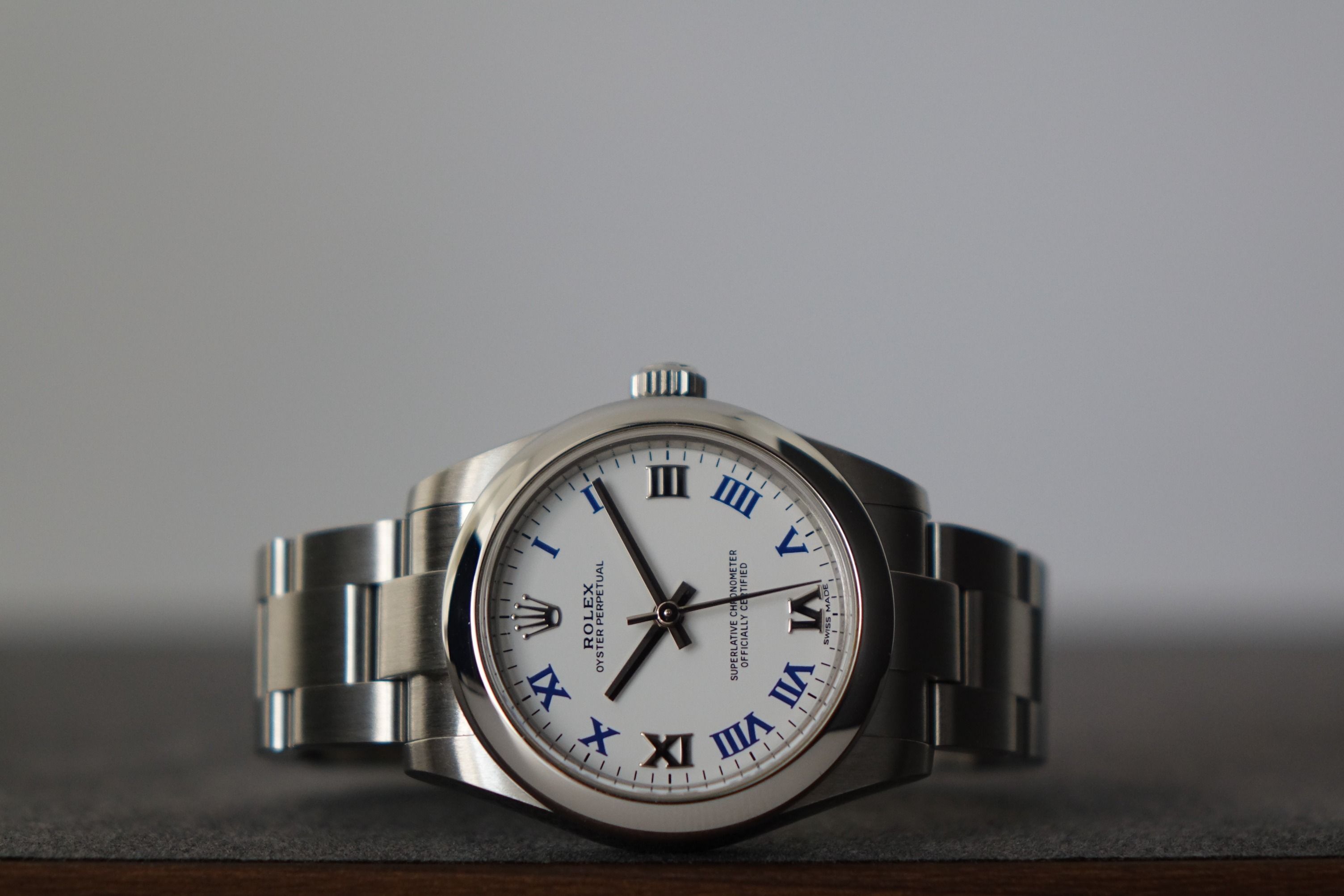 Rolex Oyster Perpetual 31 177200-0016 White Roman full set (Category: Watches) located in Singapore. Submitted by wristime (Listing ID 1333467735, Image 2). Description: Join our tele channel for the latest updates and exclusive deals! t.me/wristime Discontinued model in Pristine Condition. Comes with Box, Papers, Card Holder, Booklet and matching serial tag Brand: Rolex Reference: 177200-0016 Comes with: Box, Papers, Card holder, Booklets, Match