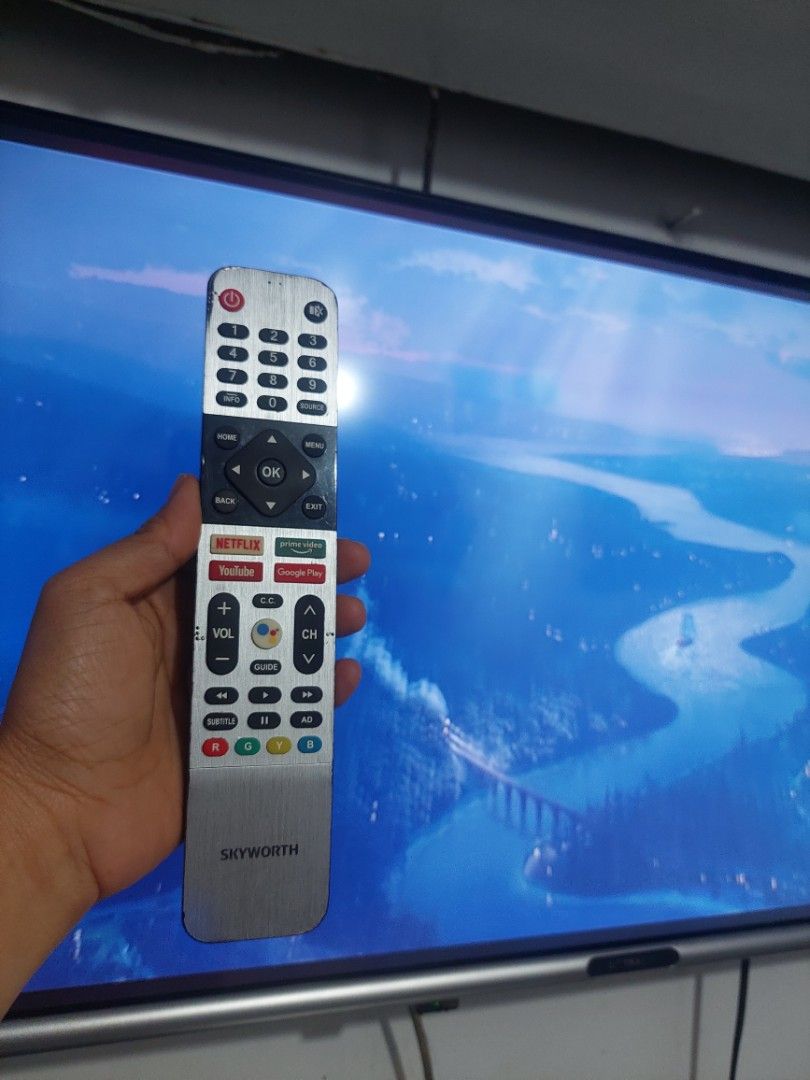 Skyworth 32 inch smart tv (Category: TV) located in Marikina City. Submitted by annkg (Listing ID 1333420437, Image 3). Description: Skyworth 32 inch smart tv rfs: decluttering pm me for fast transaction.