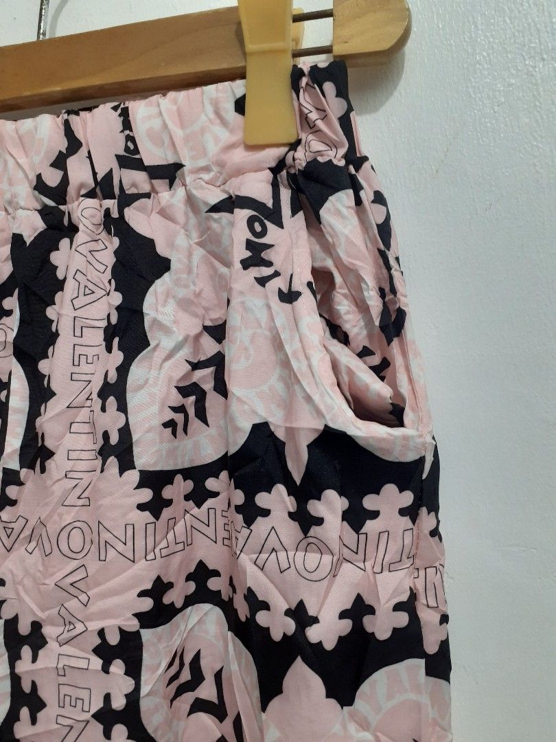VALENTINO AOP SATIN PANTS (Category: Luxury Apparel) located in Manila. Submitted by imchinotengnolka (Listing ID 1333500679, Image 3). Description: PREOWNED ^LIKENEW VALENTINO AOP SILK PANTS /Loungepants Not See thru PINK MEDIUM -SEMI LARGE WAIST GARTERED STRETCH Off /Legit Good Condition 9/10.