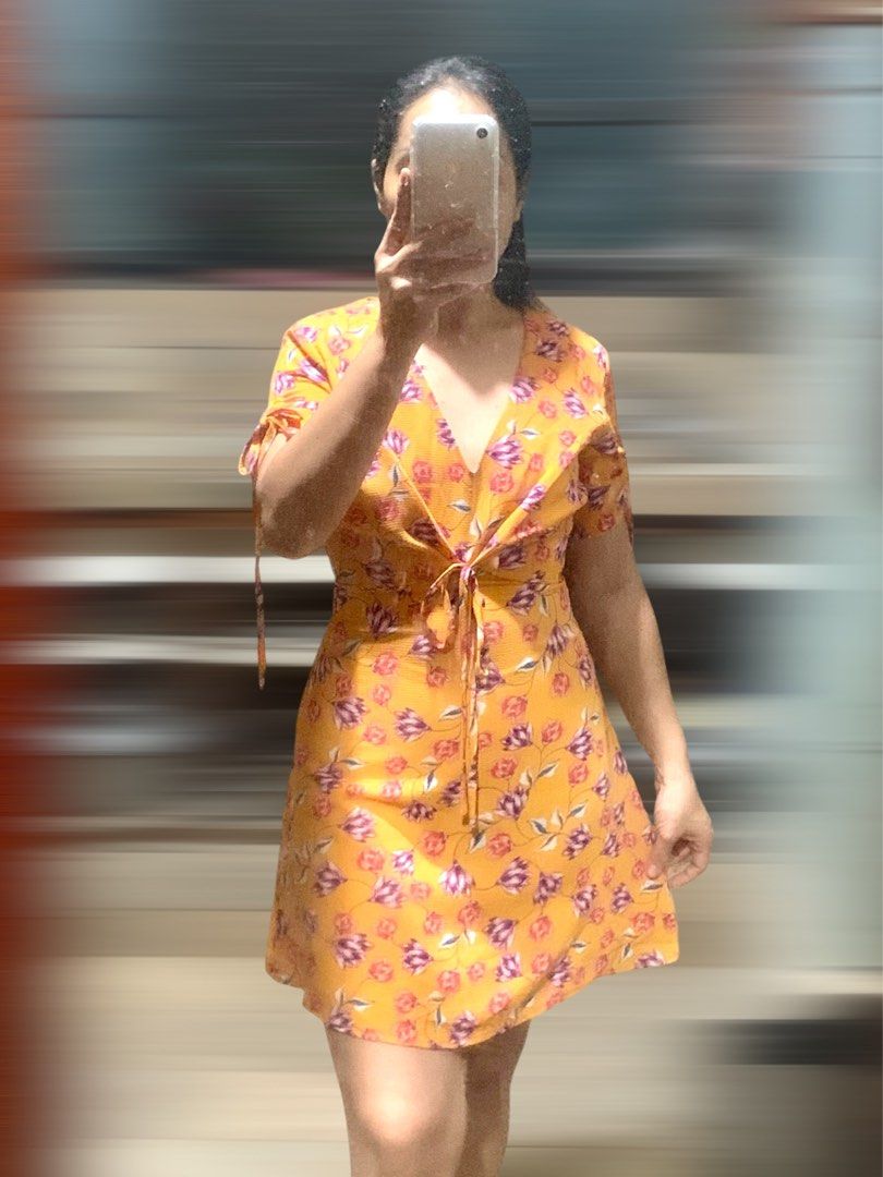 Dainty floral dress shop