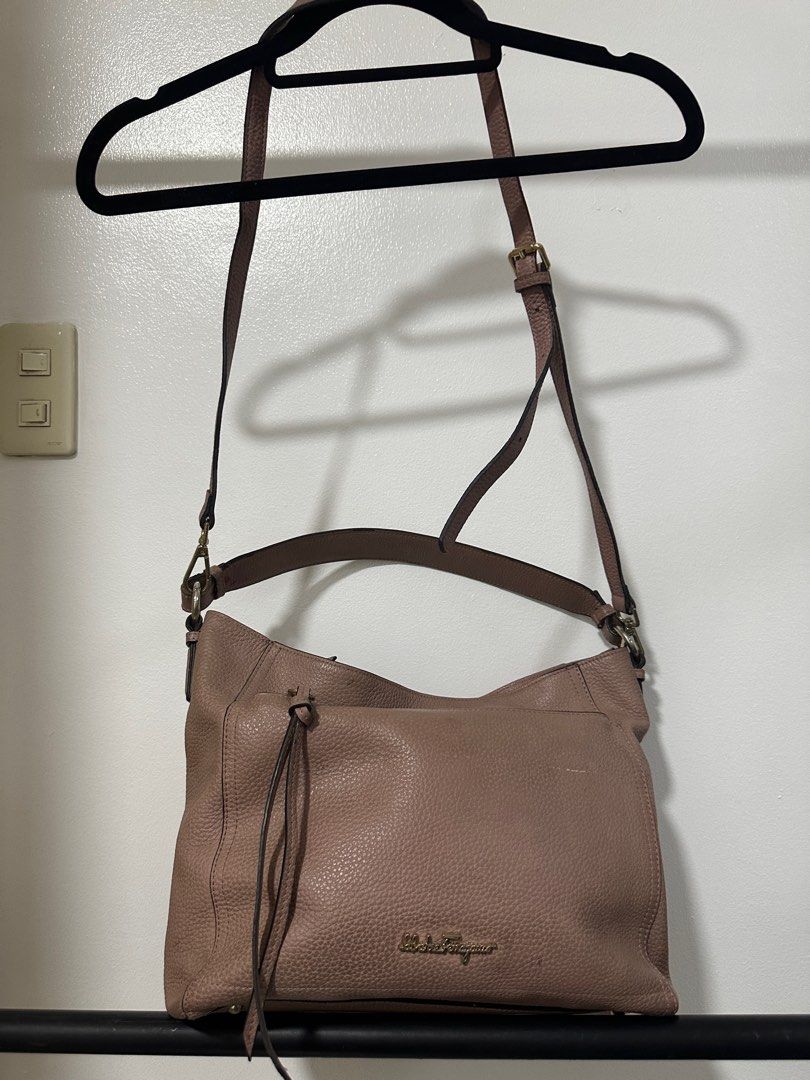 AUTHENTIC FERRAGAMO TOTE (Category: Luxury Bags & Wallets) located in Makati City. Submitted by declutterwithjz (Listing ID 1328869965, Image 3). Description: AUTHENTIC FERRAGAMO TOTE BAG - bought in the US. Needs to be cleaned heavily Inner zipper needs repair.