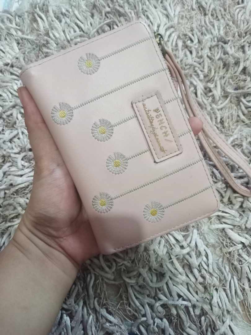 BENCH BIFOLD WALLET (Category: Wallets & Card holders) located in Cavite. Submitted by imdgrce (Listing ID 1328851235, Image 1). Description: NO FLAWS SIGNS OF USAGE, BUT GOOD AS BRAND NEW.