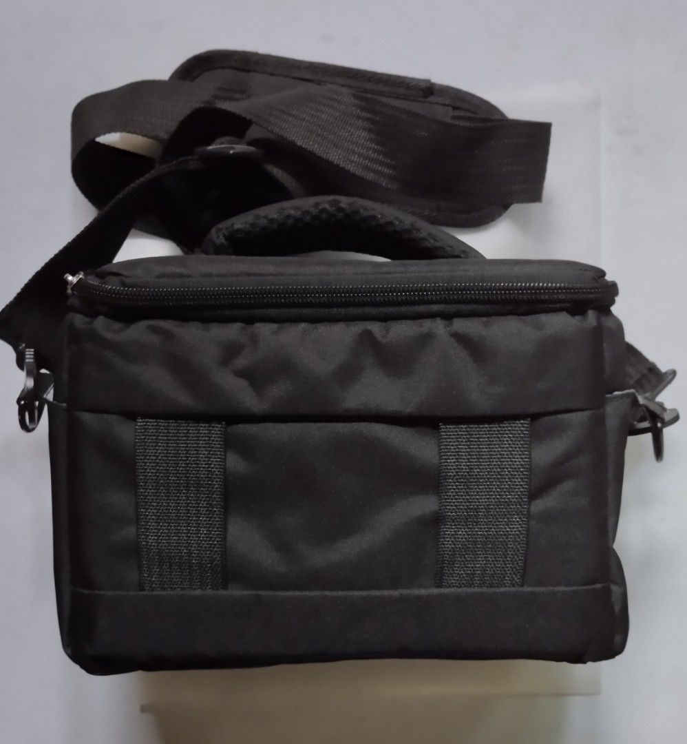 Black Camera Bag (No Brand) (Category: Camera Bags & Carriers) located in Manila. Submitted by thecollectibleshop (Listing ID 1328823973, Image 2). Description: Selling a pre-owned and still in good condition camera bag(No Brand) . This will fit small cameras only and no the heavy DSLR..