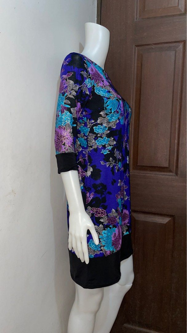 Blue Floral Printed Dress (Category: Dresses) located in Quezon City. Submitted by thatxelle (Listing ID 1328813114, Image 3). Description: - Pull out from boutique - Imported from the UK - Fits S-M Sf will be shouldered by the buyer.