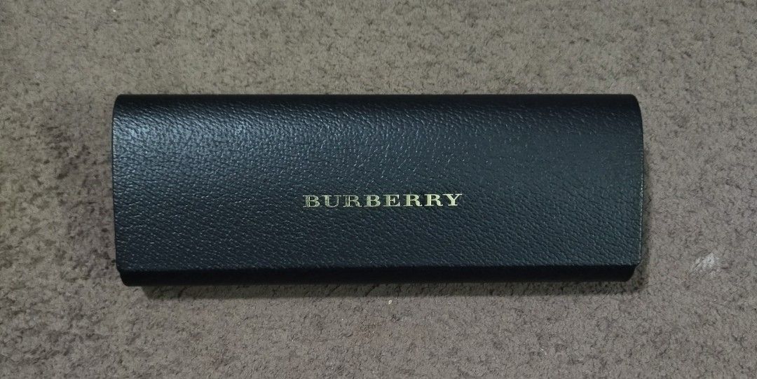 Burberry eyeglasses case 2025