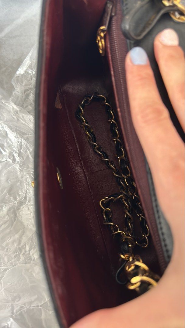 Chanel中古 （分類：手袋及銀包）位於 Hong Kong。 由 polly45 提交（商品編號 1328823949，圖片 3）。簡介： 價錢可以傾 可以單肩及斜孭。