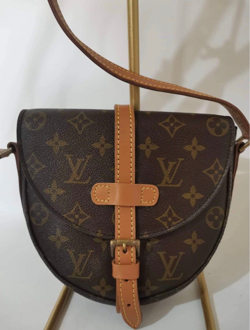 💯 Vintage Authentic Chantilly PM (Category: Luxury Bags & Wallets) located in Rizal. Submitted by popoyenbasha (Listing ID 1328811925, Image 1). Description: 💯 Authentic Bought in Luxury Closet in Dubai Like new! No scratches. No stains. Pocket is the only issue as seen on the last pic but stilluseable With original paperbag Avail for layaway MONEY BACK IF PROVEN FAKE! .