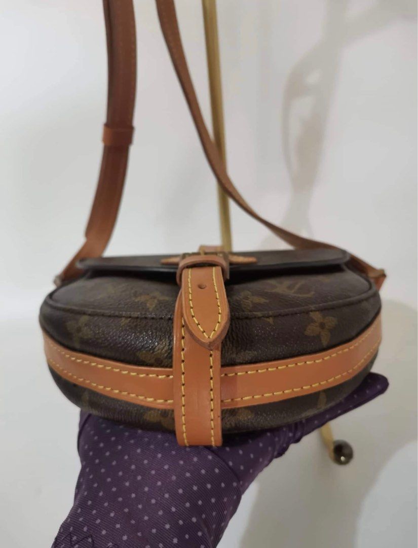 💯 Vintage Authentic Chantilly PM (Category: Luxury Bags & Wallets) located in Rizal. Submitted by popoyenbasha (Listing ID 1328811925, Image 3). Description: 💯 Authentic Bought in Luxury Closet in Dubai Like new! No scratches. No stains. Pocket is the only issue as seen on the last pic but stilluseable With original paperbag Avail for layaway MONEY BACK IF PROVEN FAKE! .