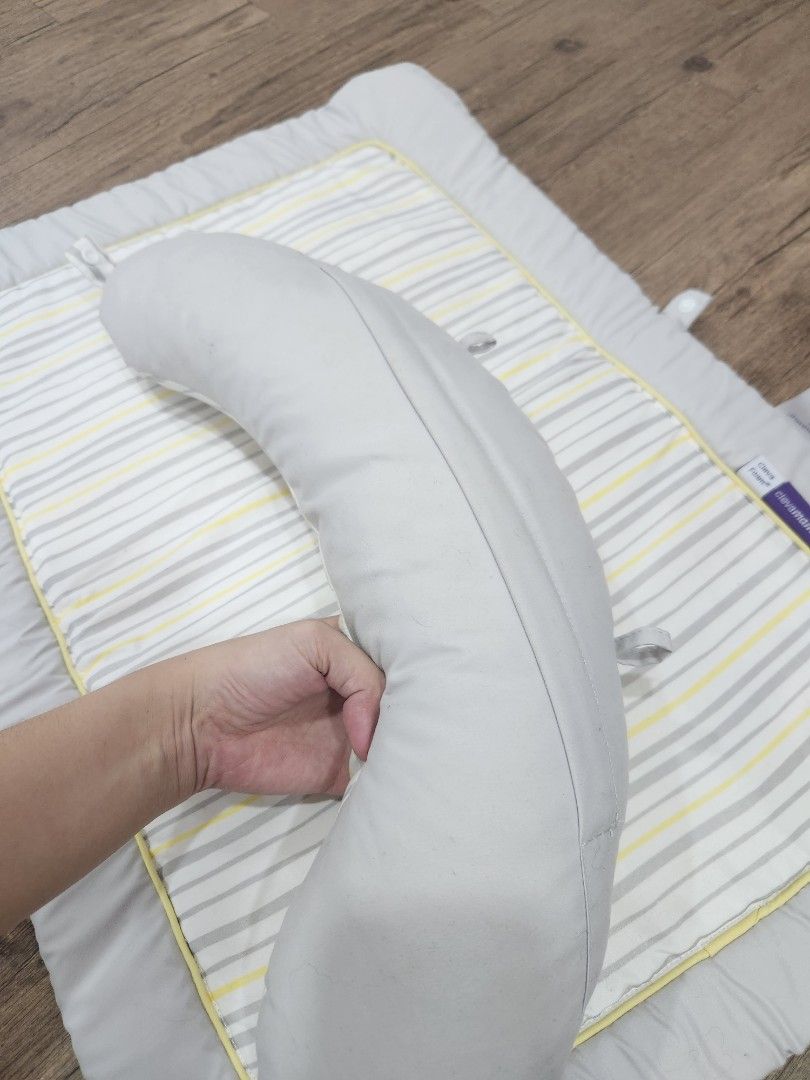 Clevamama Clevafoam Tummy Time Mat (Category: Infant Playtime) located in Quezon City. Submitted by nfr03 (Listing ID 1328815549, Image 3). Description: super soft material and contours to the baby's body. ideal for newborn. brand new is priced at 3500. rfs: no longer needed.