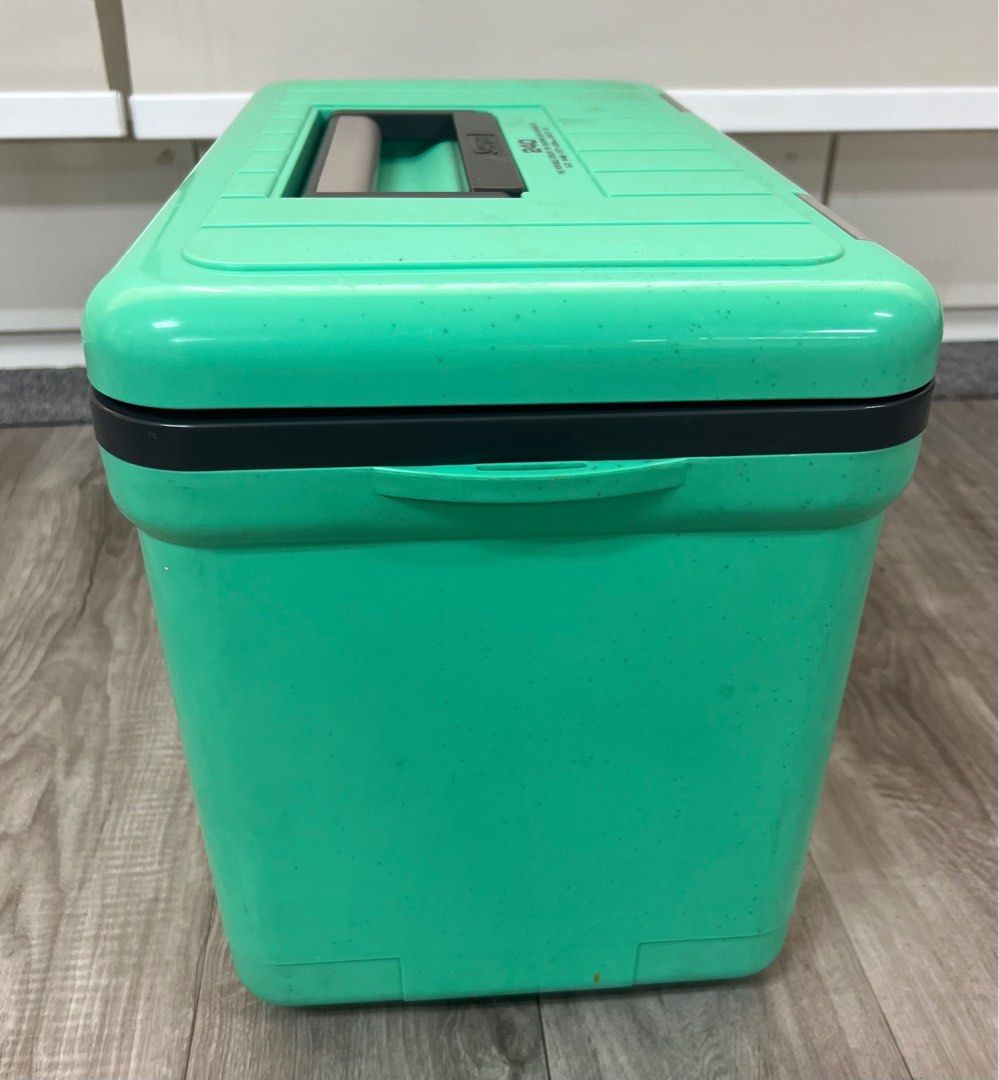 CS/214 Shinwa cooler box Holiday Land 240 22L (Used), Sports Equipment