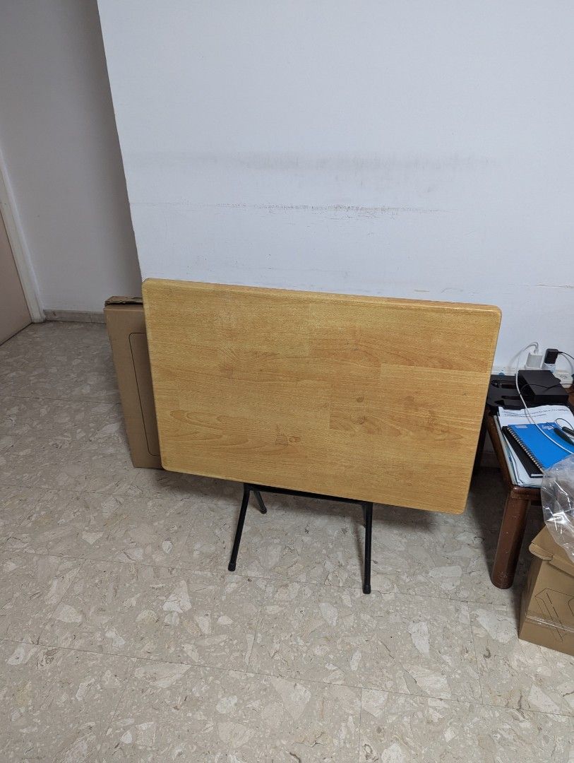 Dining table (Category: Tables & Sets) located in Singapore. Submitted by richie.ravikumar (Listing ID 1328945389, Image 2). Description: Dining table for sale.