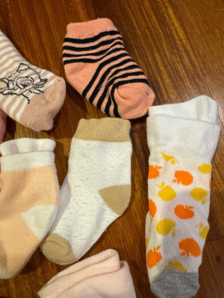 DISNEY and SHEIN BABY Socks Bundle (10 pcs) (Category: Babies & Kids Fashion) located in Manila. Submitted by gebraucht (Listing ID 1328860390, Image 3). Description: •DISNEY BABY Socks - 3 pcs •SHEIN BABY Socks - 7 pcs ✨ for 9-12 months, but also depending on the size of your baby’s feet ⚠️ There are some with fluff (himulmol) but the garter is still in good condition.