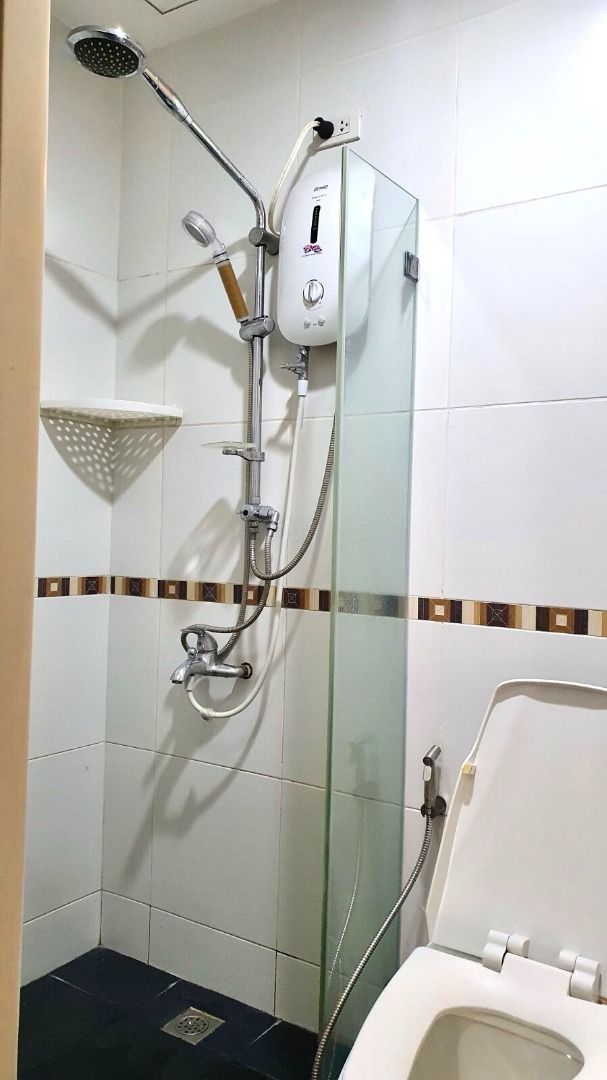 Fire Sale! Corner Unit with Parking in Two Serendra, BGC Almond Tower