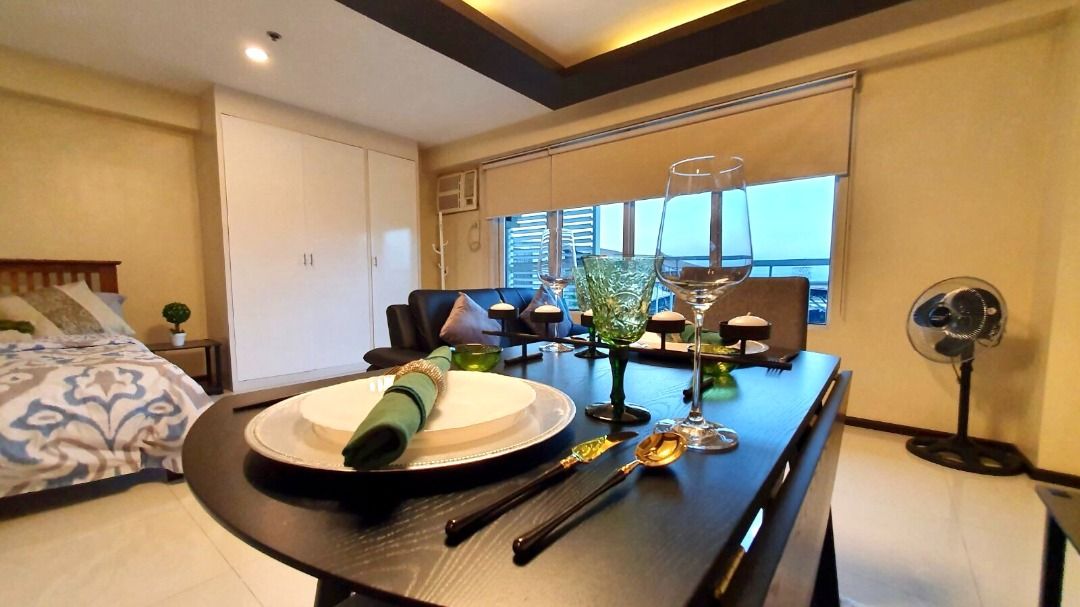 Fire Sale! Corner Unit with Parking in Two Serendra, BGC Almond Tower