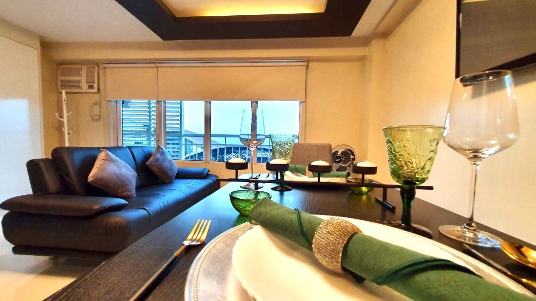 Fire Sale! Corner Unit with Parking in Two Serendra, BGC Almond Tower