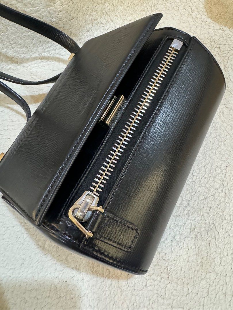Givenchy pandora box mini (Category: Luxury Bags & Wallets) located in Quezon City. Submitted by erinea (Listing ID 1328791029, Image 3). Description: Givenchy pandora box mini in very good condition 💯 auth/original in light gold hardware Bag only.