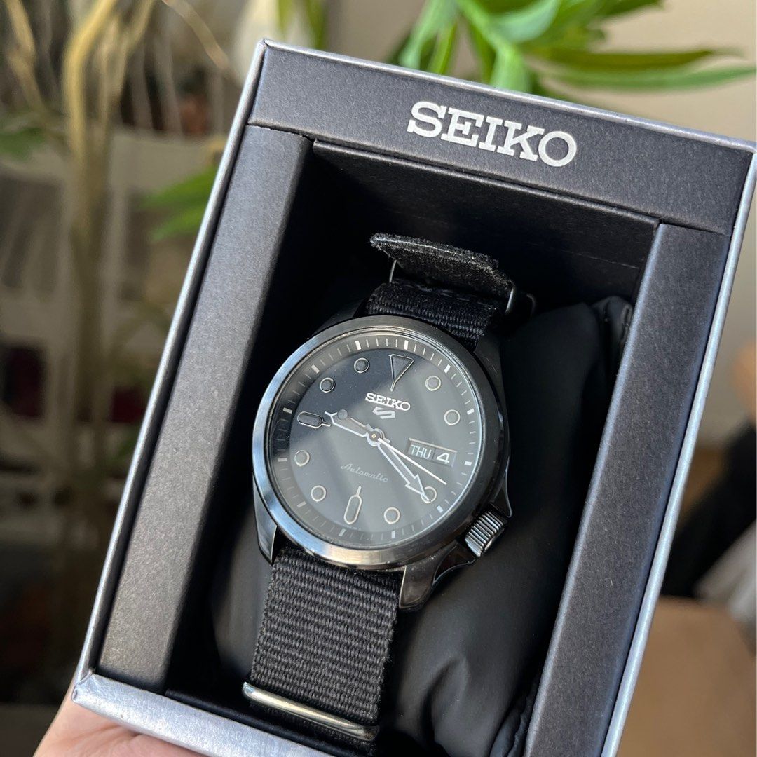 GOOD CONDITION SEIKO 5 STEALTH SRPE69 Men s Fashion Watches Accessories Watches on Carousell