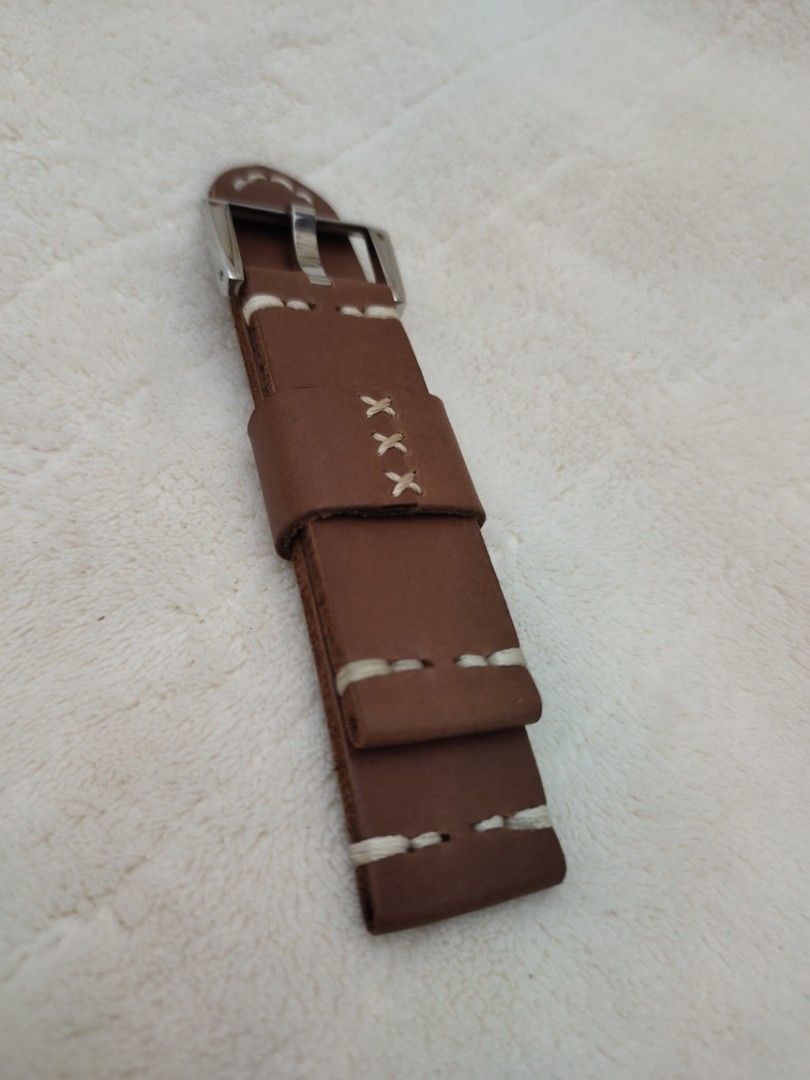 HANDSTITCH Leather strap 24mm (Category: Men's Watches) located in Tuba. Submitted by drickbernard (Listing ID 1328879438, Image 2). Description: HANDSTITCH Leather strap Straight cut 24mm thickness: 4mm New.