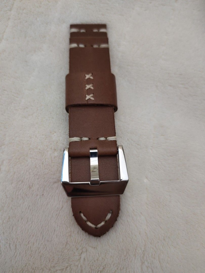 HANDSTITCH Leather strap 24mm (Category: Men's Watches) located in Tuba. Submitted by drickbernard (Listing ID 1328879438, Image 1). Description: HANDSTITCH Leather strap Straight cut 24mm thickness: 4mm New.