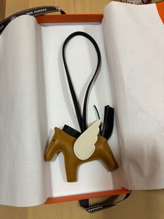 （分類：）位於 。 由 Luxury_Box 提交（商品編號 1328934611，圖片 1）。簡介： 。