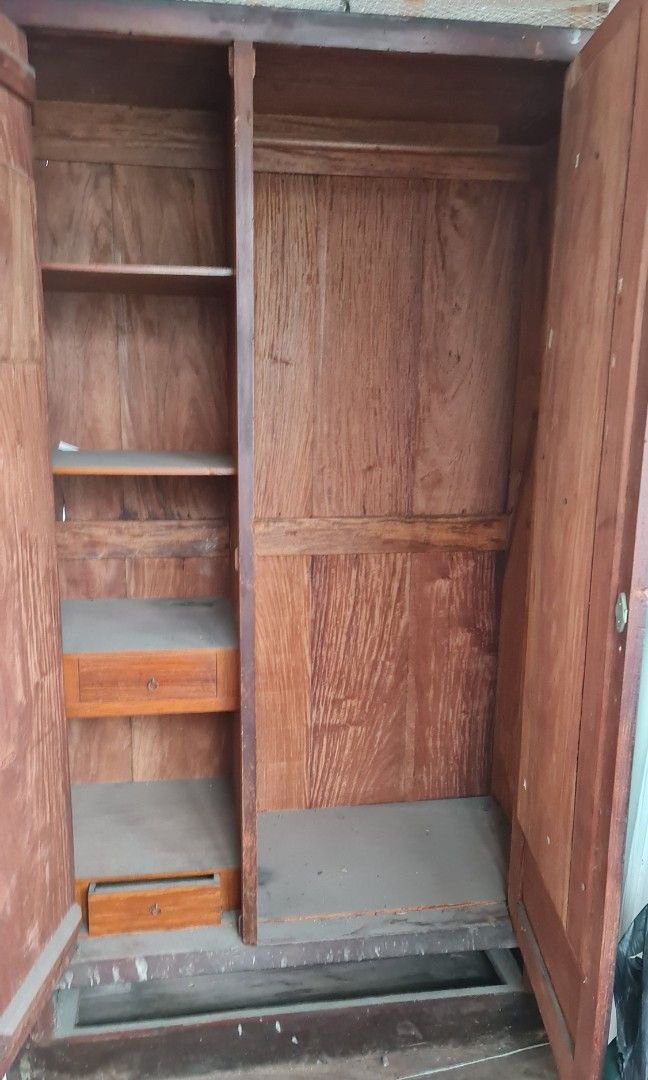Home furniyure (Category: Other Home Furniture) located in Muntinlupa City. Submitted by strlltsantos (Listing ID 1328777003, Image 2). Description: old solid narra aparador.