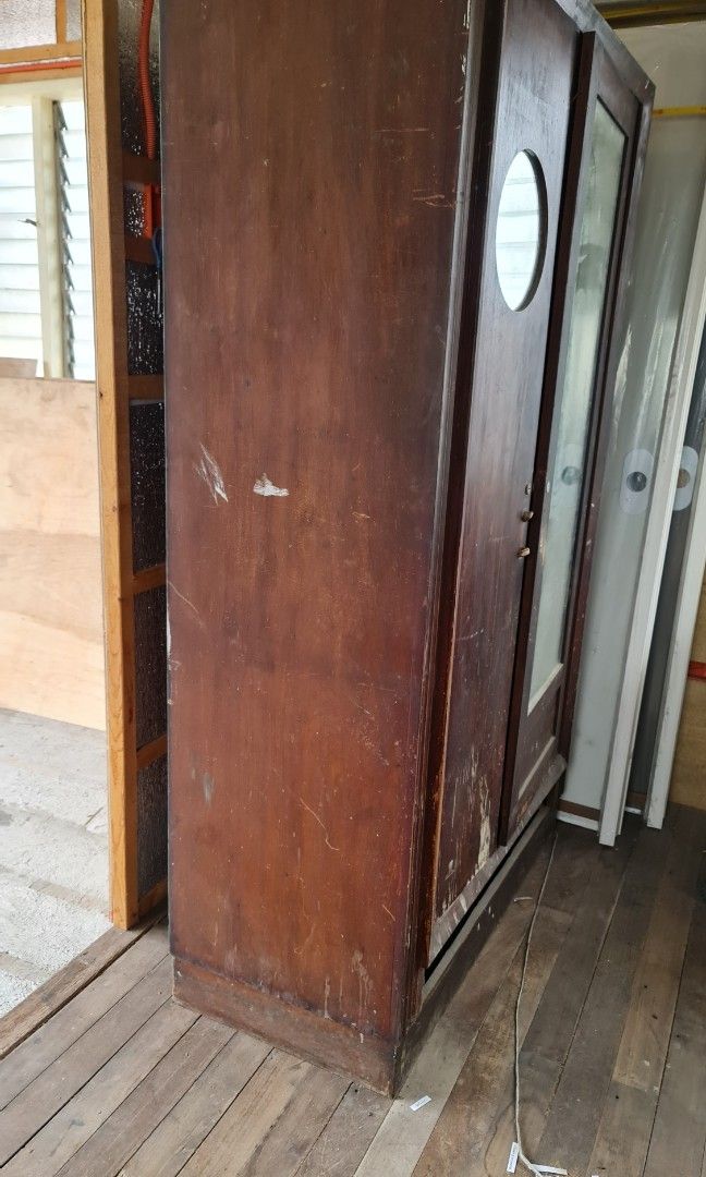 Home furniyure (Category: Other Home Furniture) located in Muntinlupa City. Submitted by strlltsantos (Listing ID 1328777003, Image 3). Description: old solid narra aparador.