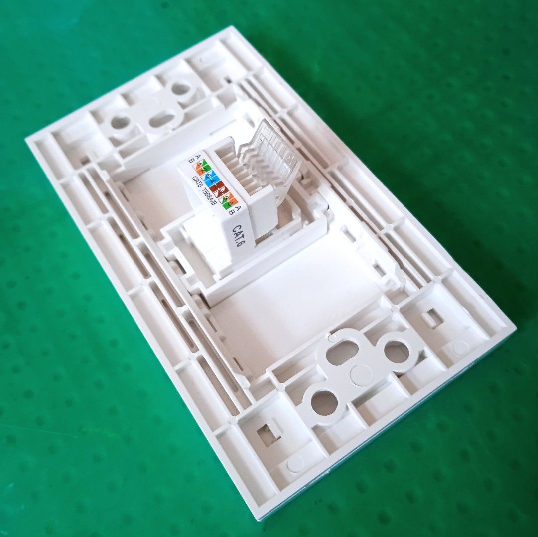 I/O CAT6 Faceplate w/ Shutter, Computers & Tech, Office & Business ...