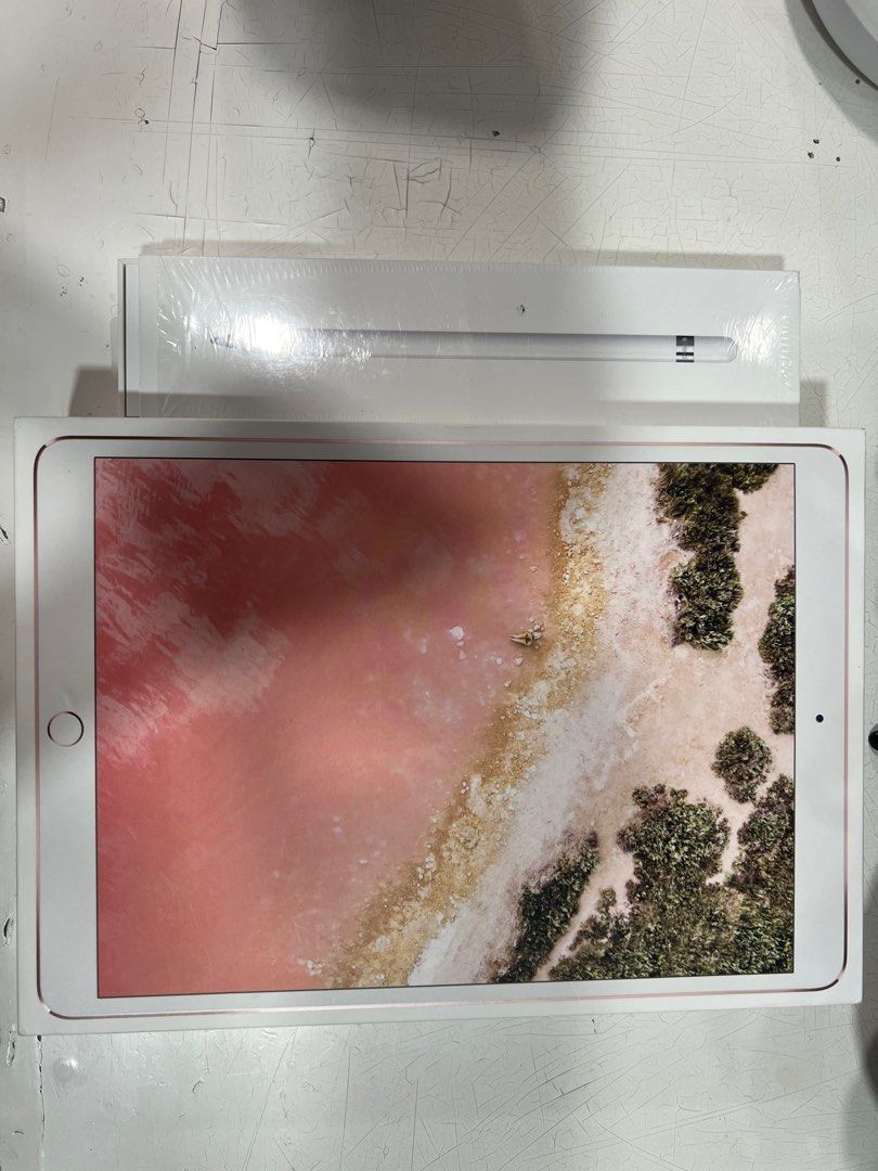iPad Pro (10.5 inch) 256GB Rosegold (Category: iPad) located in Quezon City. Submitted by ak3isha (Listing ID 1328809381, Image 3). Description: - Year: 2017 - Fully Functioning - A few scratches - Price is Negotiable Inclusions - Apple Pencil Gen 1 - Charger - Tempered Glass Screen Protector .