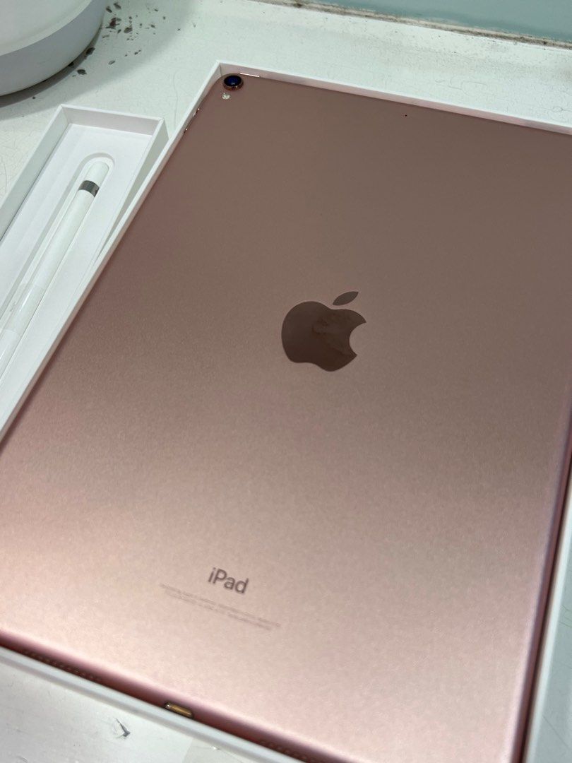 iPad Pro (10.5 inch) 256GB Rosegold (Category: iPad) located in Quezon City. Submitted by ak3isha (Listing ID 1328809381, Image 2). Description: - Year: 2017 - Fully Functioning - A few scratches - Price is Negotiable Inclusions - Apple Pencil Gen 1 - Charger - Tempered Glass Screen Protector .