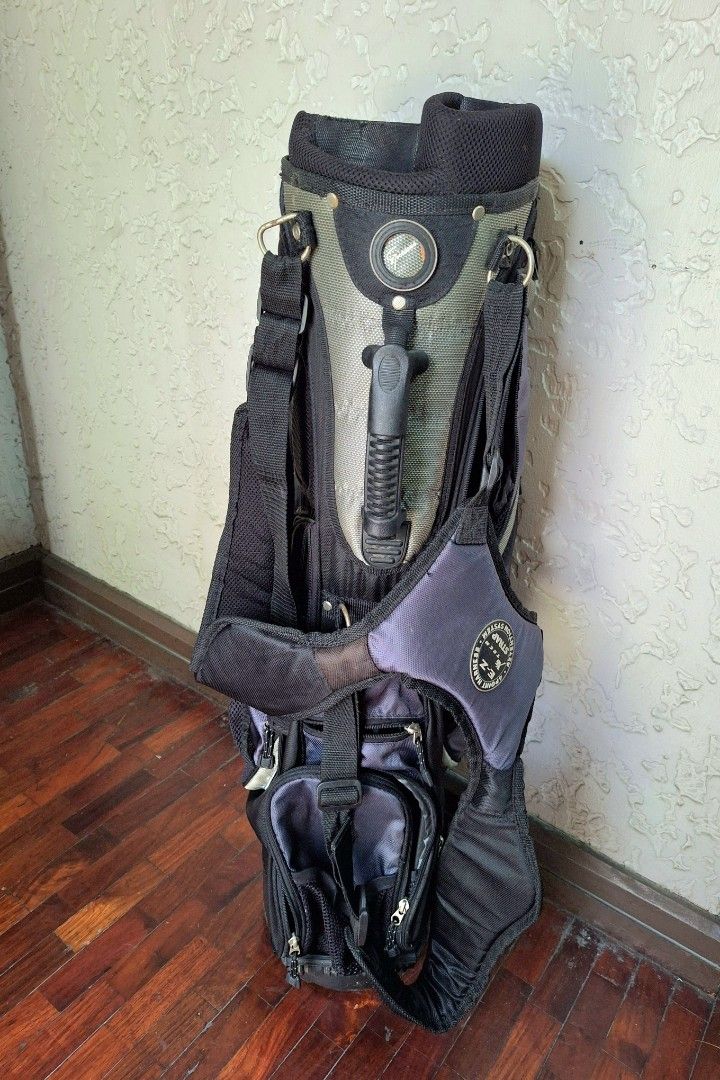 Jack Nicklaus Golf Bag with Stand (Category: Golf) located in Makati City. Submitted by celybee (Listing ID 1328827367, Image 2). Description: Jack Nicklaus Golf Bag with Stand Light Weight Perfect for beginners RFS: Moving-out Pickup QC.