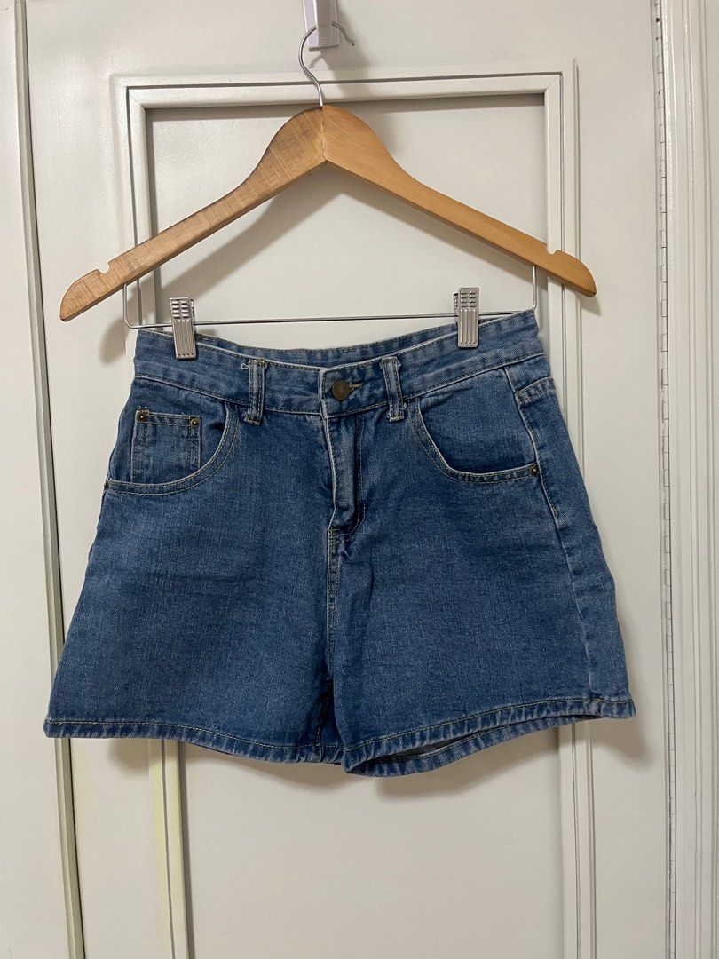 Jean shorts (Category: Shorts) located in Mandaluyong City. Submitted by chwtme (Listing ID 1328774599, Image 1). Description: Waistline 27.
