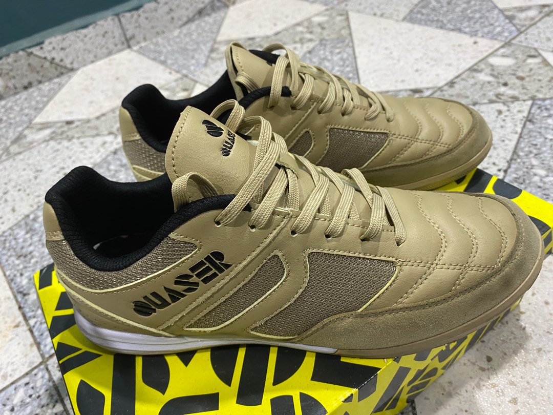 kasut futsal quaser Men s Fashion Activewear on Carousell
