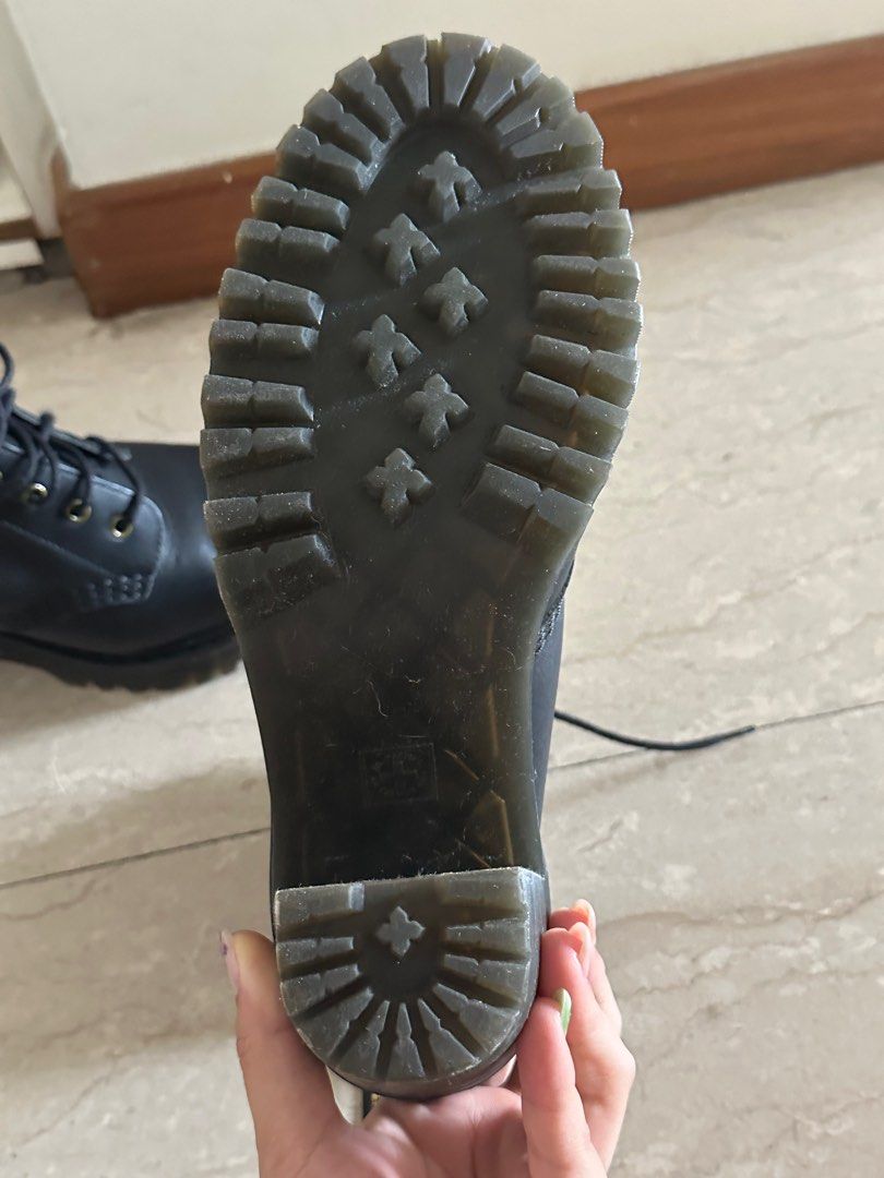 Dr martens kendra boots zara top
