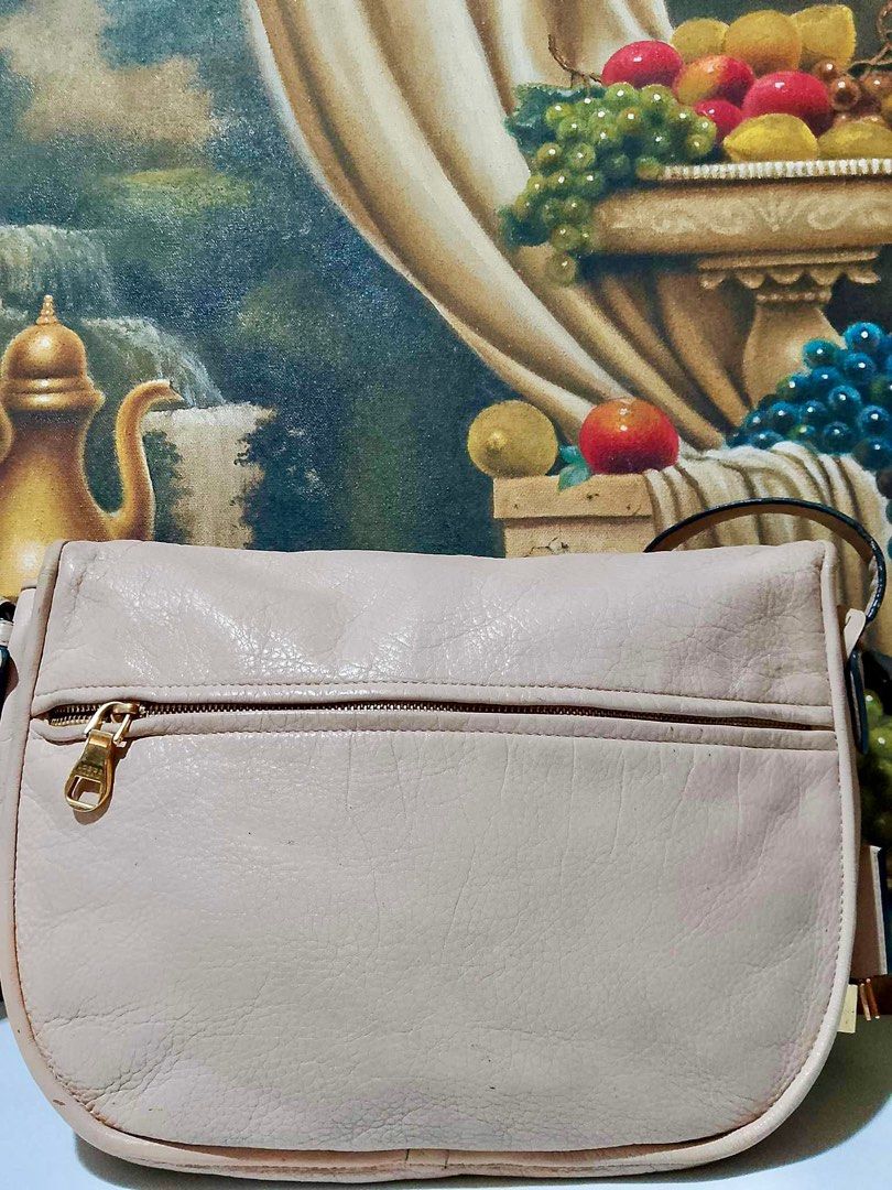 Leowe Madrid Shoulder Bag (Category: Luxury Bags & Wallets) located in Muntinlupa City. Submitted by phbudgetluxuryfinds (Listing ID 1328796096, Image 2). Description: Authentic Loewe Bag Shiny gold hardwares Clean interior .