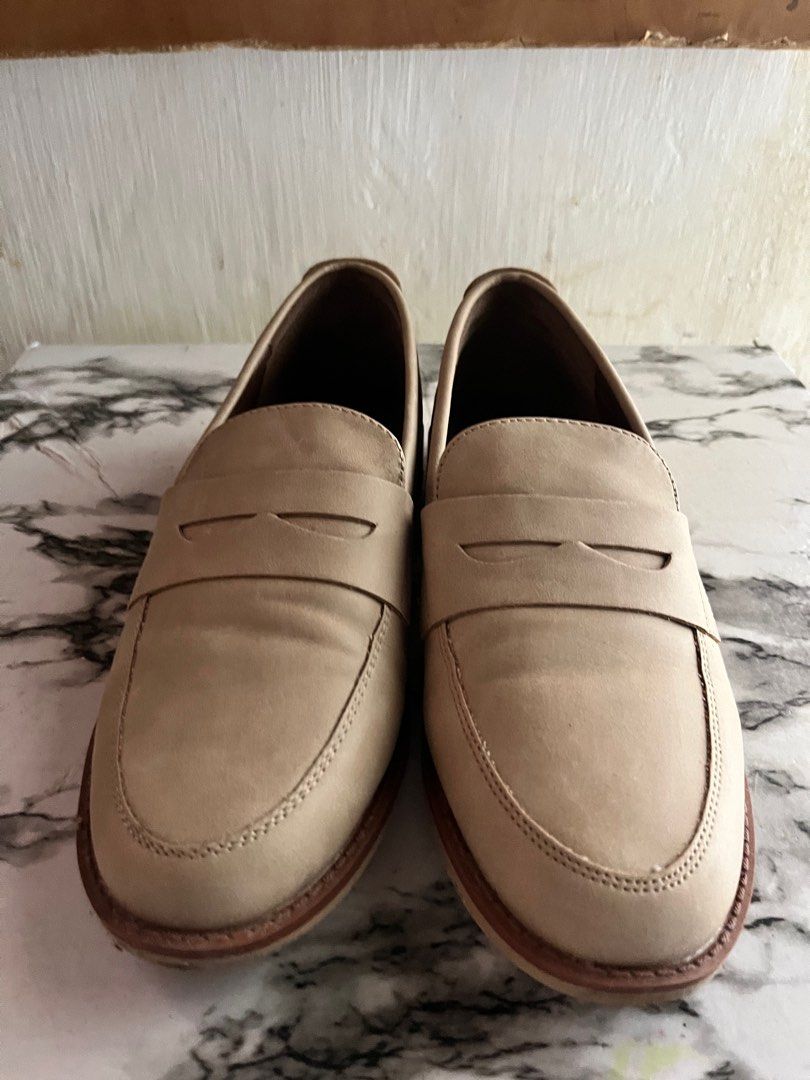 Loafers sandals for sale (Category: Loafers) located in Baras. Submitted by pwepreloved (Listing ID 1328816702, Image 2). Description: .