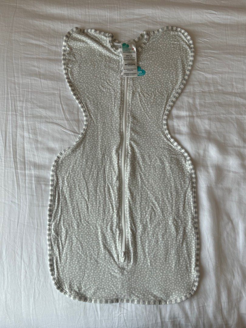 Love to dream swaddle up bamboo swaddle (Category: Other Baby Bathing & Changing Needs) located in Pasig City. Submitted by lexnthecity (Listing ID 1328812032, Image 1). Description: Size small — 3.5-6 kgs For moderate weather Used once RFS: baby doesn’t like being swaddled .