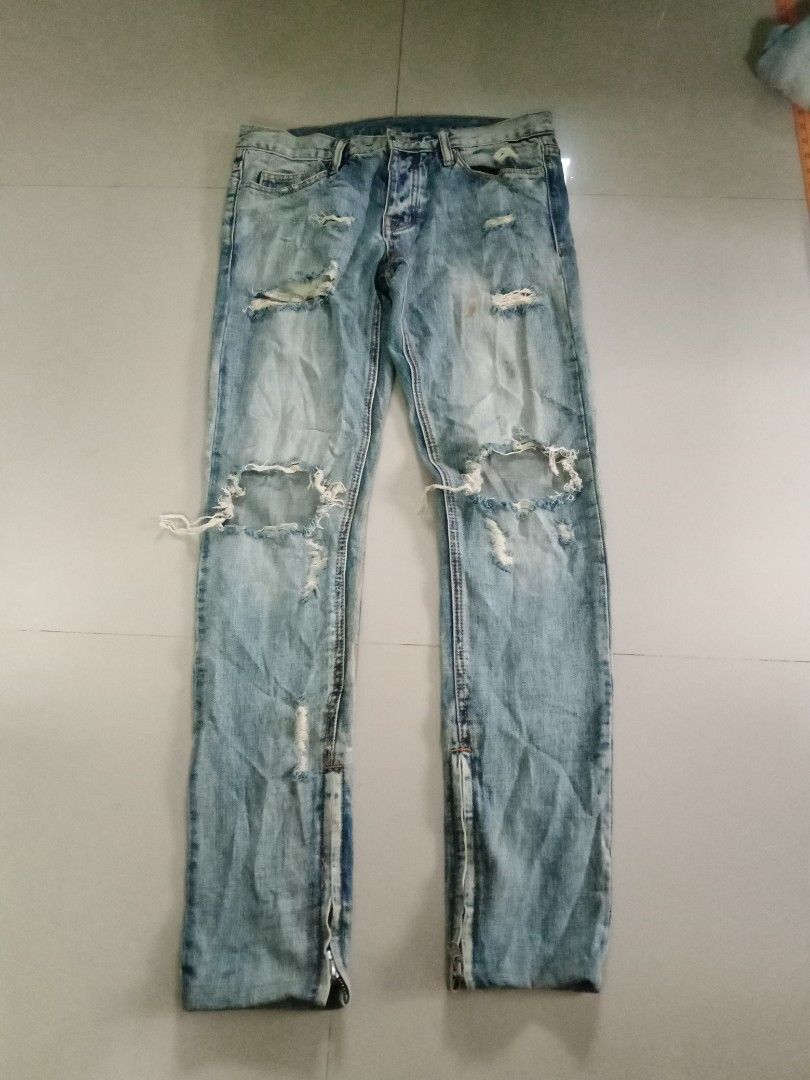 Mnml destress (Category: Jeans) located in Santo Tomas. Submitted by rexadominice (Listing ID 1328820222, Image 1). Description: size 30 on tag fit w34 L40 hem 6 altered minor stain need wash.