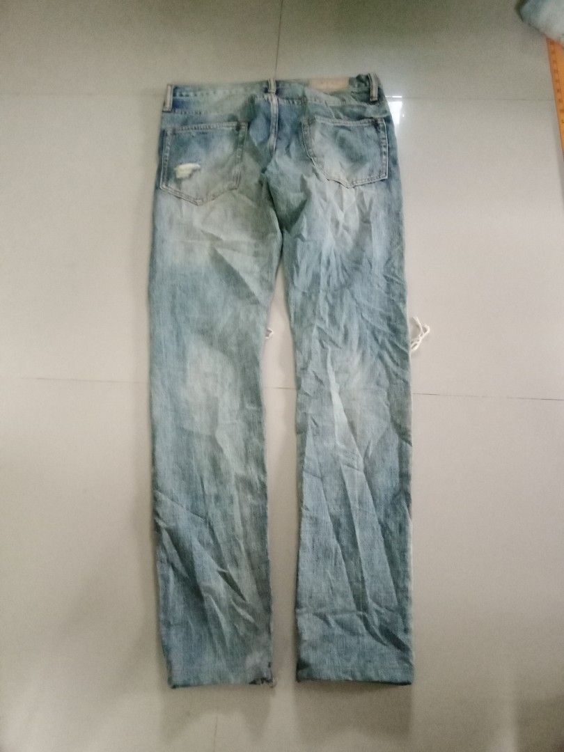 Mnml destress (Category: Jeans) located in Santo Tomas. Submitted by rexadominice (Listing ID 1328820222, Image 2). Description: size 30 on tag fit w34 L40 hem 6 altered minor stain need wash.