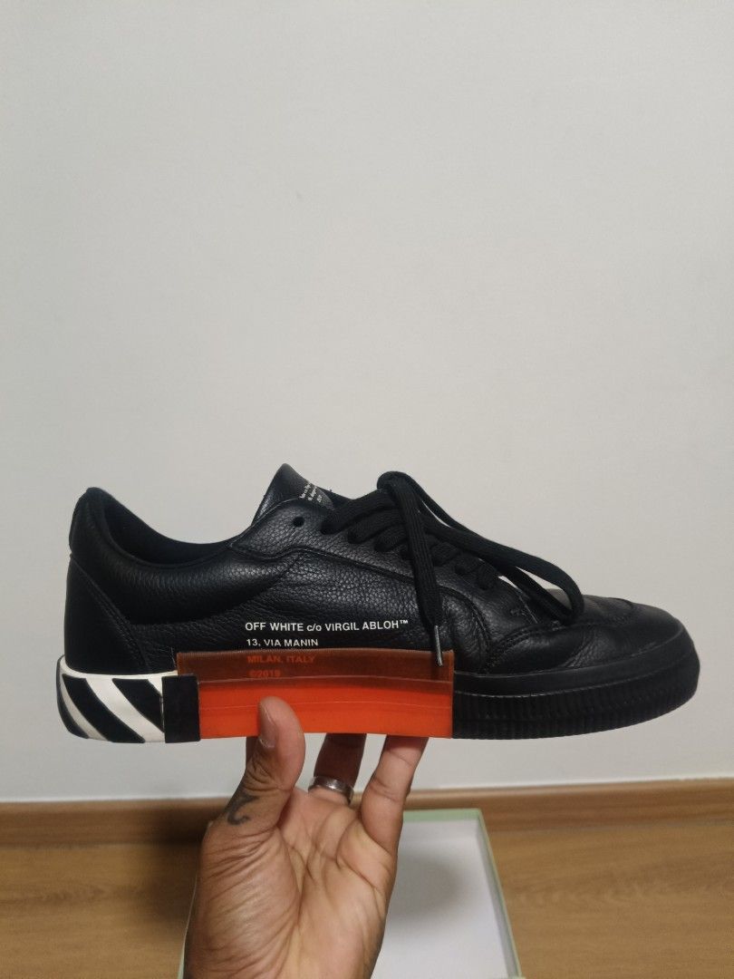 Off white (Category: Sneakers) located in Singapore. Submitted by luckykong86 (Listing ID 1328893752, Image 3). Description: bought in Italy few yrs back. no receipt, super legit. do pm me if keen.