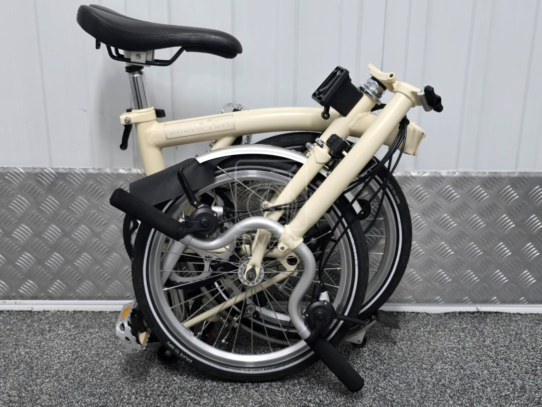 Pre owned Brompton M6L Ivory 2017 Superb Condition Mid M bar C Line Explore 6 Speed Sports Equipment Bicycles Parts Bicycles on Carousell